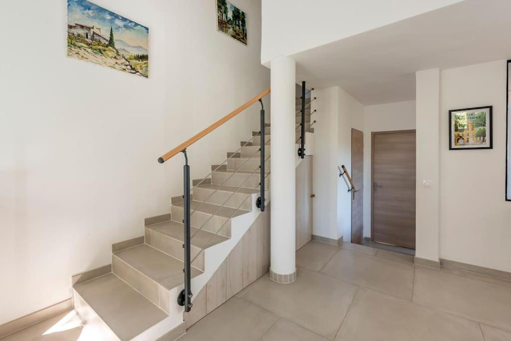 Gîte La Quille - Maison de hameau en Provence pour 4 personnes avec jardin privatif Le Puy-Sainte-Réparade Extérieur photo